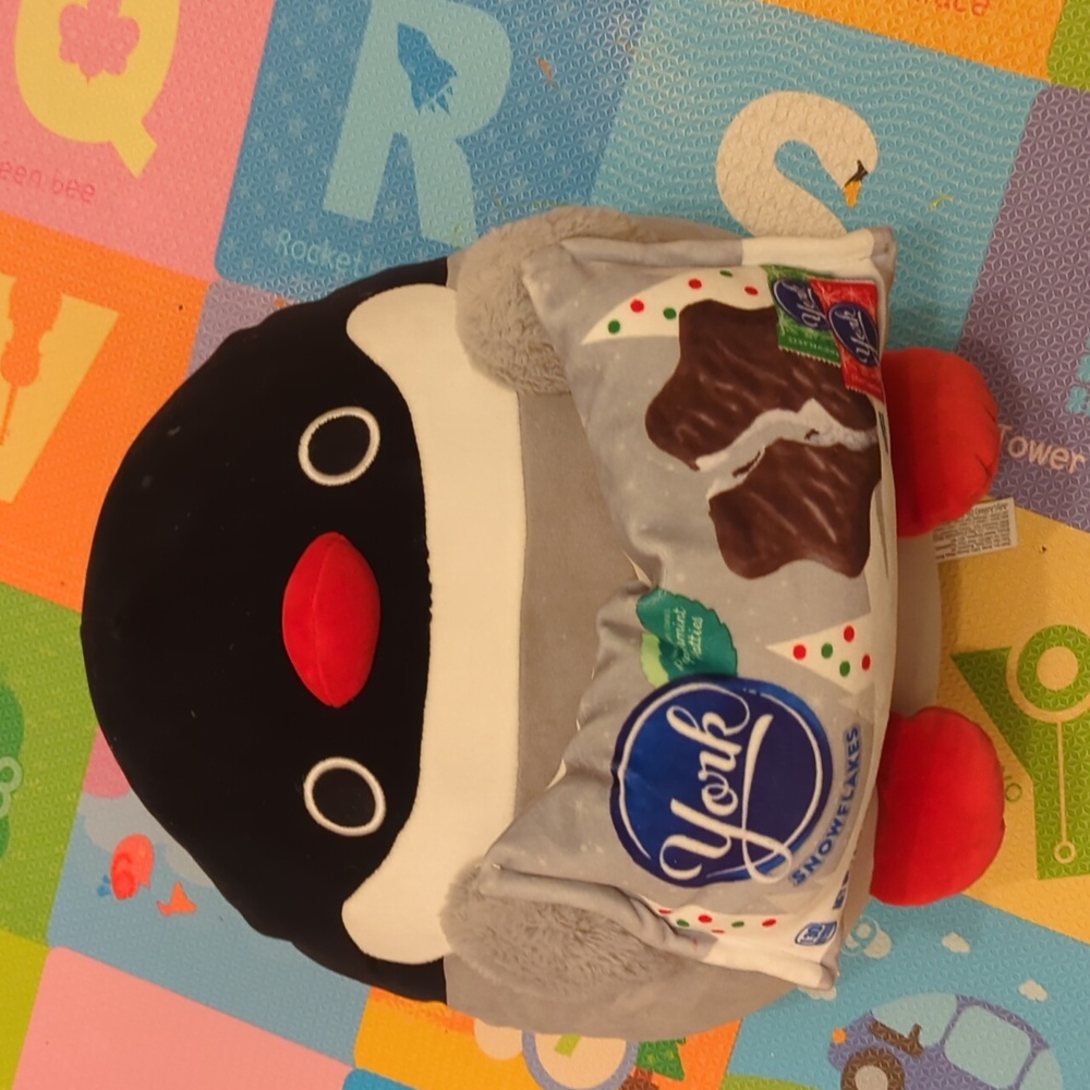 Zuru snackles-York Penguin Plush with Peppermint Patties